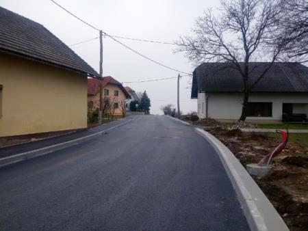 Rekonstrukcija ceste v Dolenji Stari vasi se zaključuje
